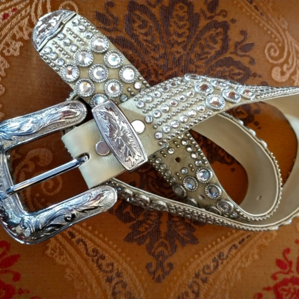 SOLD!!!!!!!!Kippy's Swarovski Crystal Rhinestone Champagne leather Authentic - Picture 7 of 12